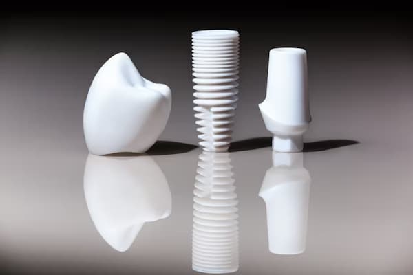 Zirconia vs titanium implants: discover costs, benefits, pros and cons of both materials. Which is the best choice for dental implants?