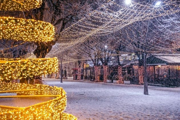 Known as the “City of Serenades,” Korçë is the heart of Albania’s winter charm. Its cobblestone streets, traditional architecture, and alpine setting make it a must-visit in December. The city’s Christmas Market is among the most picturesque in the Balkans, featuring local crafts and warm beverages.