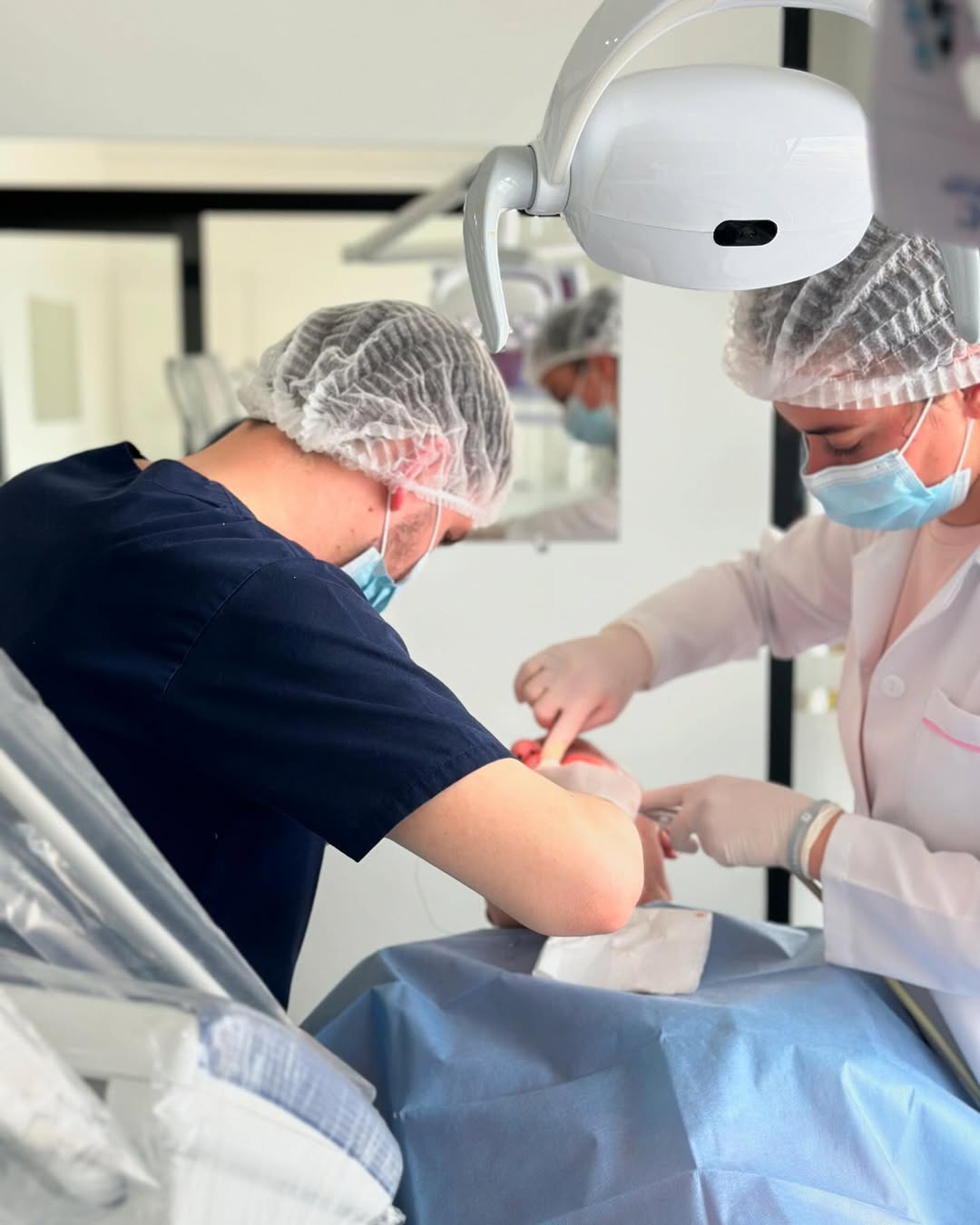 Protezë fikse All-on-6 e përfunduar në Tarja Dental Clinic në Durrës – zgjidhje moderne për zëvendësimin e plotë të dhëmbëve