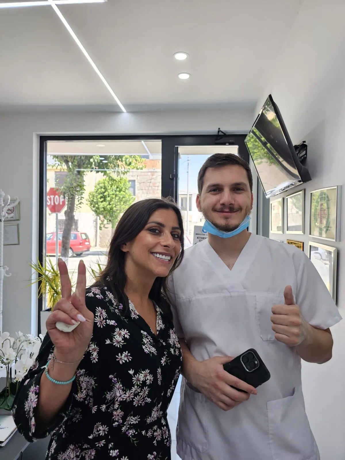 Implants dentaires All-on-4 en Albanie chez Tarja Dental